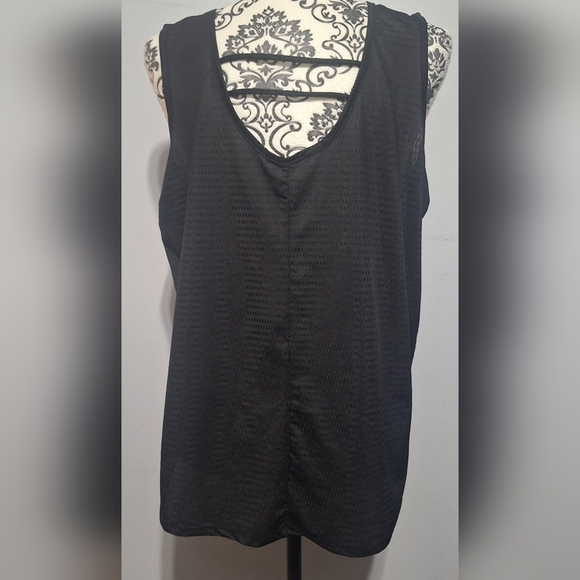 XL Black Sleeveless Women's Top - Picture 2 of 6